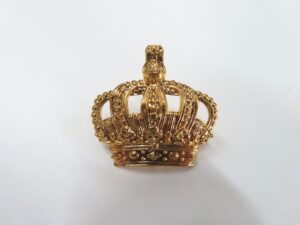 Gold coloured crown with pins